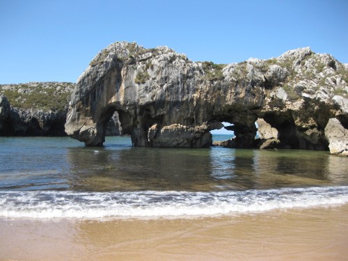 Playa de Cuevas del Mar, Asturas - Beach