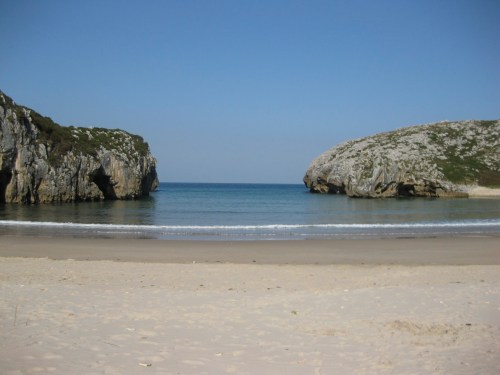 Playa de Cuevas del Mar, Asturias